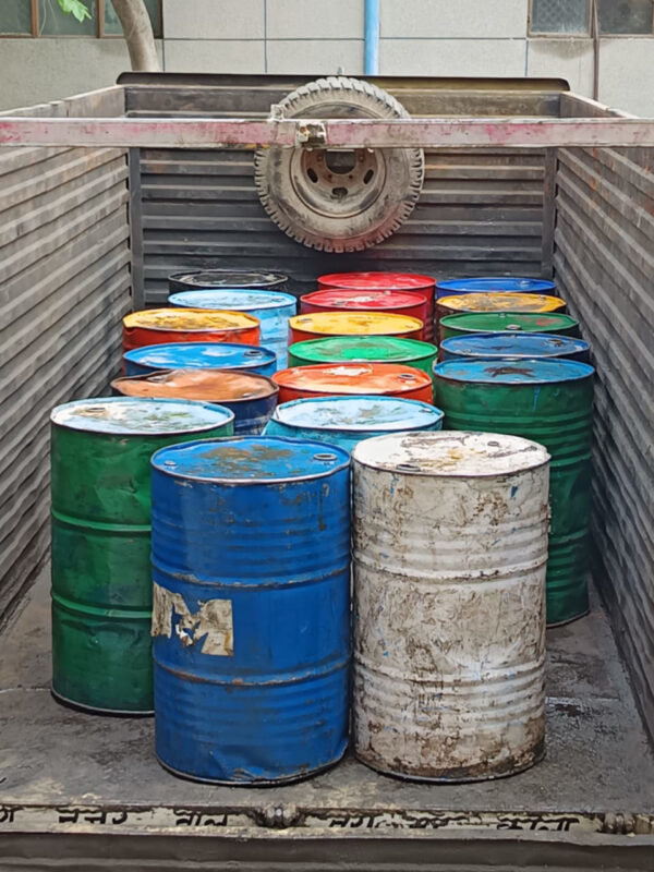 Superior Vacuum Oil for Industrial & Automotive Applications - Image 2